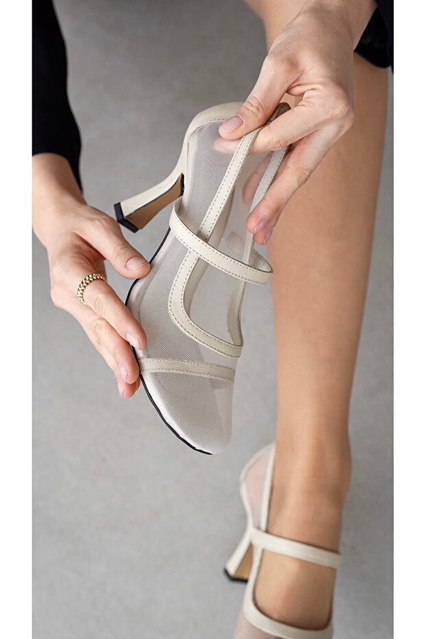 Velensa Elastic Closed Toe Women's Shoes Heeled Shoes - Ecru