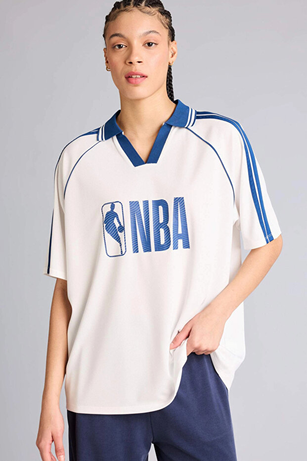 G0706Axer105 Ecru Nba Wordmark Oversized Polo Collar T-Shirt