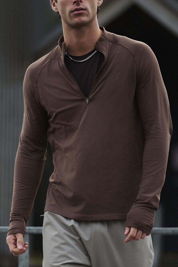 Muscle Fit Zip top sports top with DryMove™