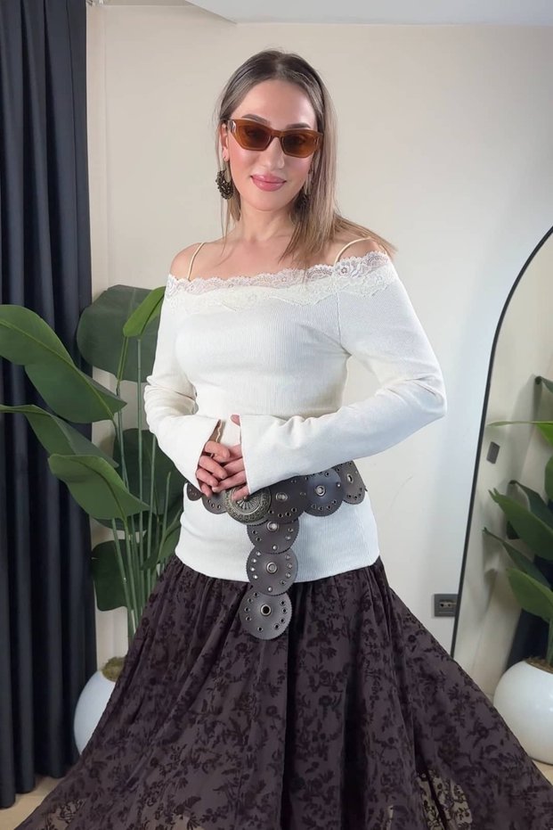 Madonna Yaka Lace Piece Badi