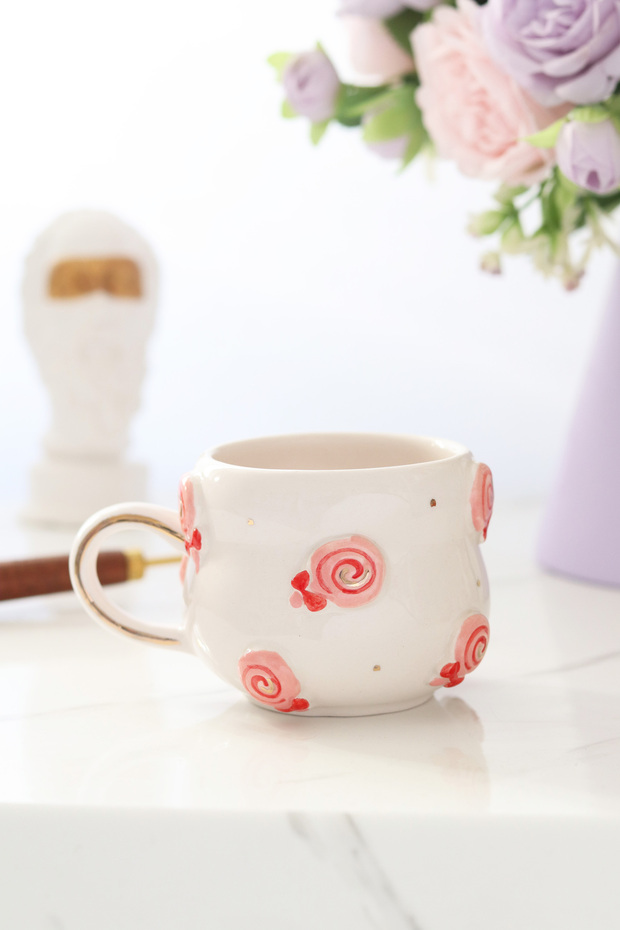 Handmade Ceramic Mug with Sugar Figure and 24K Gold Decoration 200ml