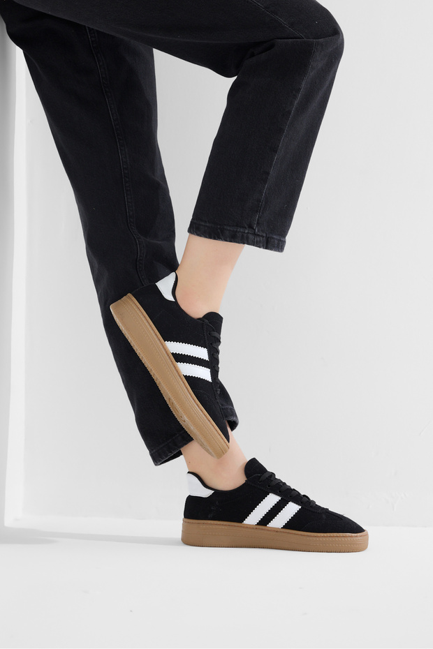 Women's Black Suede Women's Comfortable Soft Leather Sneaker