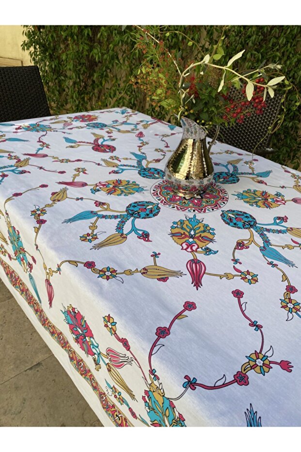 مفرش طاولة مستطيل منقوش باللون الأبيض - 3