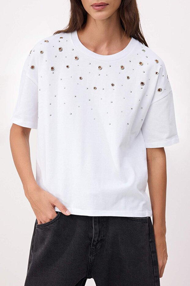Beyaz Oversize/Geniş Kalıp Kısa Kollu Aksesuar Detaylı Uzun %100 Pamuk Örme T-shirt TWOSS26TS00238 - 3