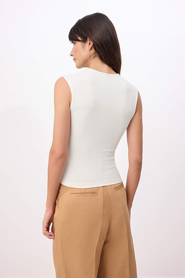 Ekru Düz Fitted Bisiklet Yaka Kolsuz Yumuşak Örme Bluz TWOSS26BZ00635 - 4