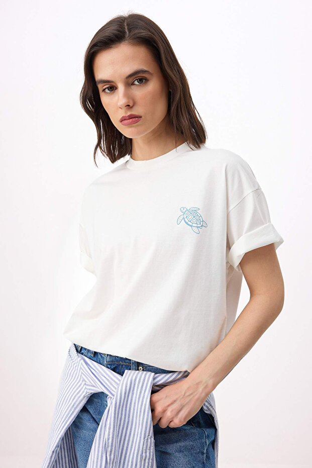 Trendyolmilla  Ekru Baskılı Oversize/Geniş Kalıp Düşük Kol Kısa Kollu Tok %100 Pamuk Örme T-Shirt TWOSS26TS00160 - Görsel 3