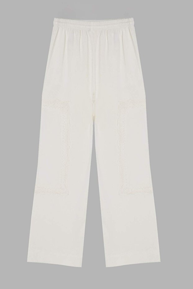 Beyaz Gabardin Pamuklu Dantel Detaylı Lastikli Geniş Paça Pantolon TWOSS26PL00117 - 10