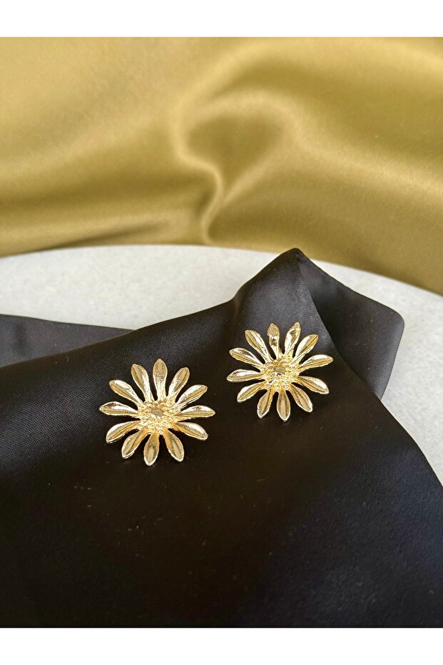 Gold Twelve Petal Daisy Stud Earrings