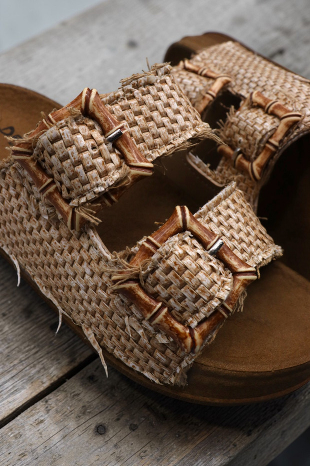 Woman Slipper . Buckle Detail Slipper .