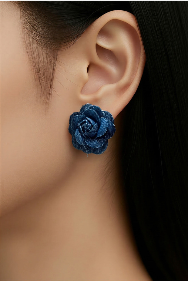 Rose Detailed Earrings
