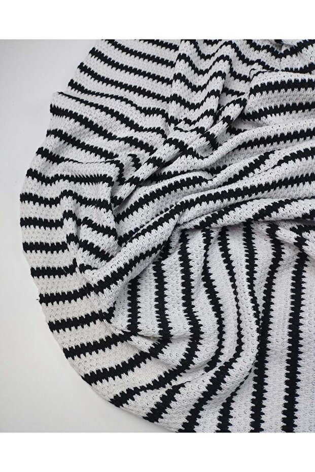 Knitted Fabric in Black and White Colors 160X340Cm