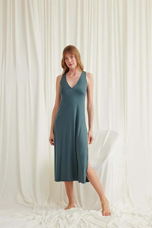 Nightgown with Ruffled Collar and Backless Design with Lace Slits - Ssssss8136-2301
