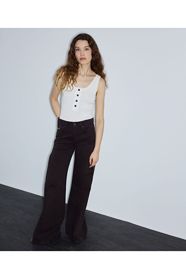 Wide Leg Jeans with Chain Detail