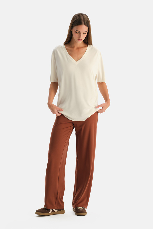 Kırık Beyaz Modal V Yaka Basic Tişört - 4