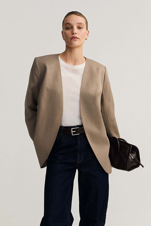 Collarless blazer