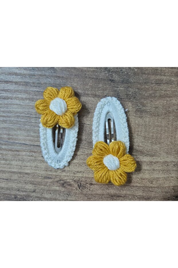 2-Piece Oval Metal Snap Buckle with Hand Knitted Fluffy Daisy Buckle