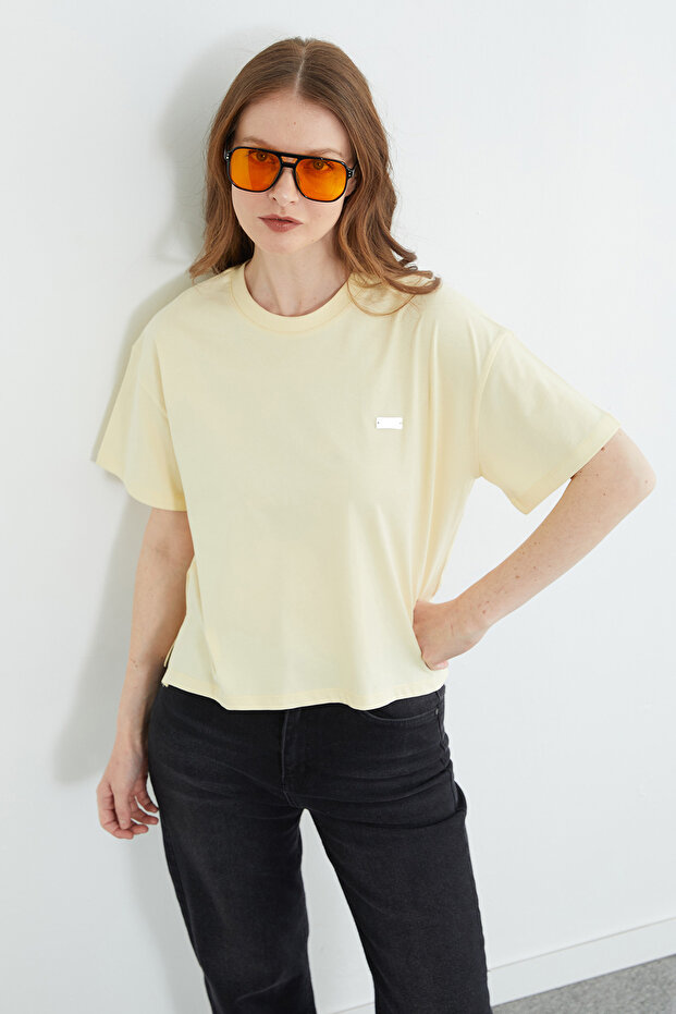 Metal-Accented Crew Neck Slit T-Shirt