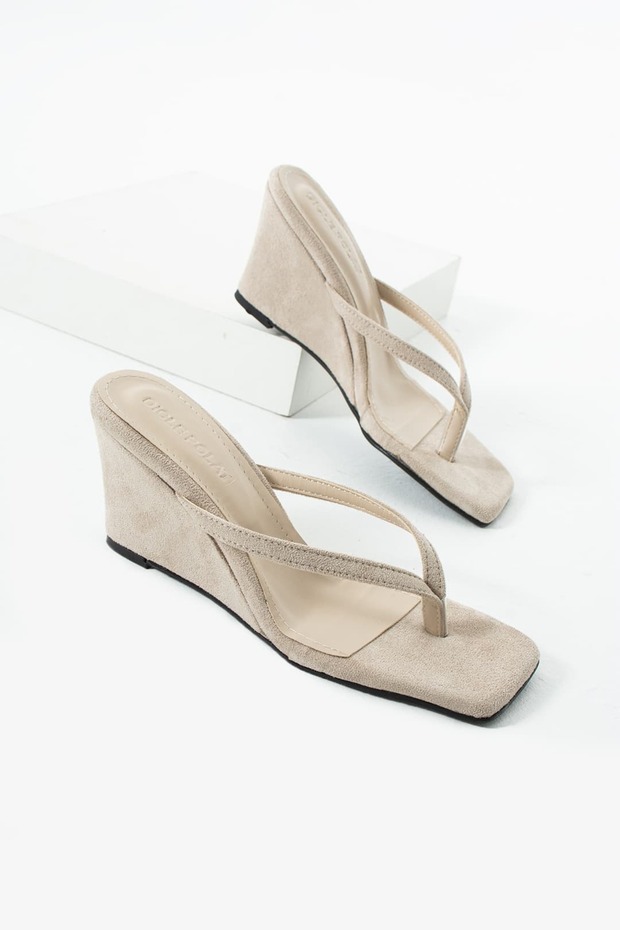 Women's Beige Suede Thin Straps Blunt Toe Flip Flop D Wedge Heel U t Slipper Velay