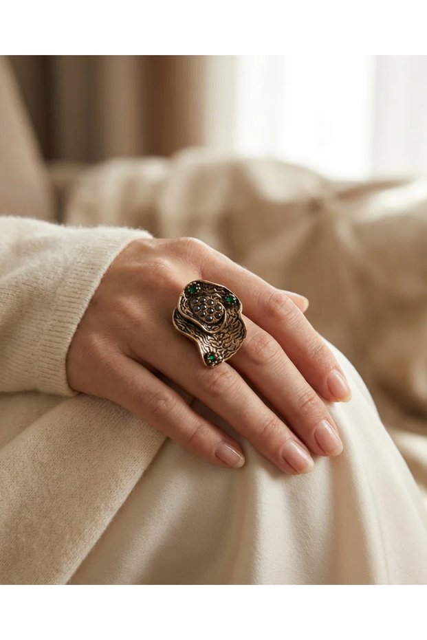 Bronze Women's Ring Jewelry with Margazite and Green Stone Inlaid Sheet Model Adjustable Vintage Ring