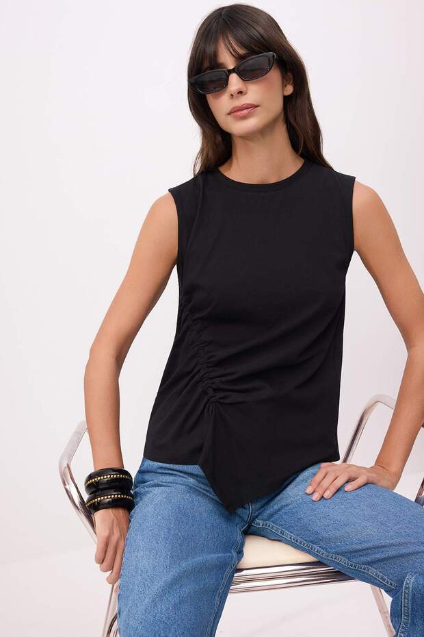 Siyah Düz Regular Bisiklet Yaka Kolsuz Büzgülü Uzun %100 Pamuk Örme T-Shirt TWOSS26TS00195