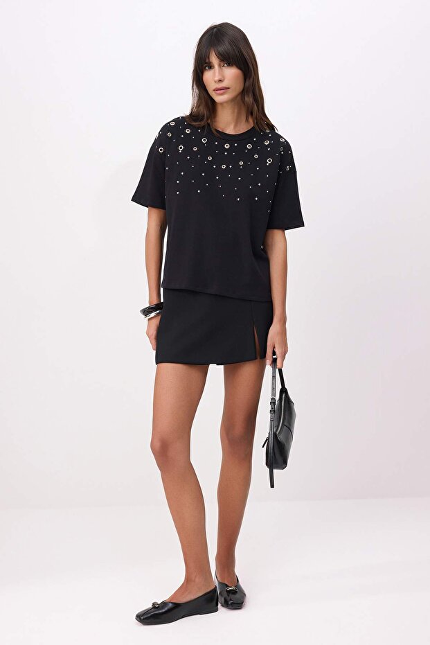 Siyah Oversize/Geniş Kalıp Kısa Kollu Aksesuar Detaylı Uzun %100 Pamuk Örme T-shirt TWOSS26TS00238 - 2