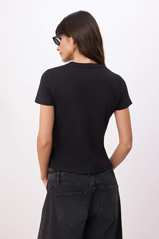 Siyah Slogan Fitted/Vücuda Oturan Kısa Kollu Pamuk Ribana Örme T-Shirt TWOSS26TS00129 - 4
