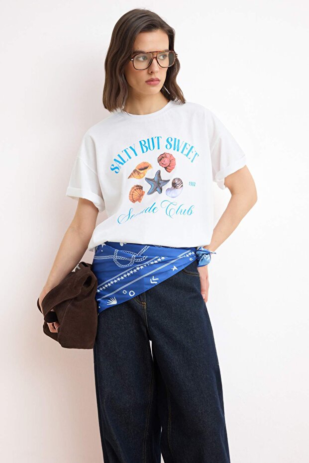 Trendyolmilla  Ekru Baskılı Oversize/Geniş Kalıp Kısa Kollu %100 Pamuk Örme T-Shirt TWOSS26TS00179 - Görsel 3