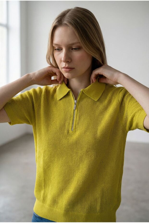 Women's Textured Half Zipper Knitwear Polo Blouse