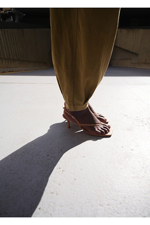 Bantlı topuklu sandalet - 2