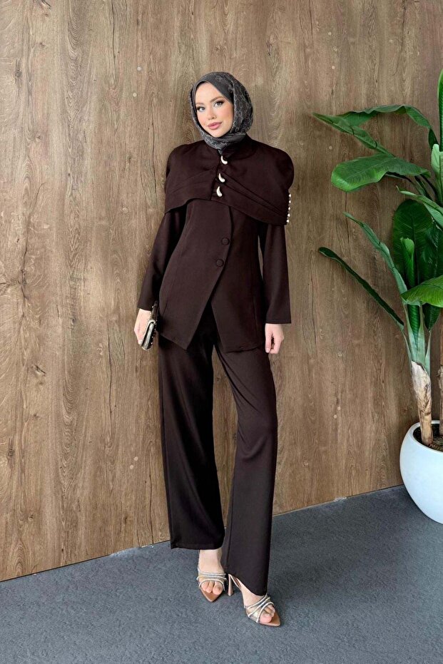 بدلة بيرجن بأزرار باللون البني