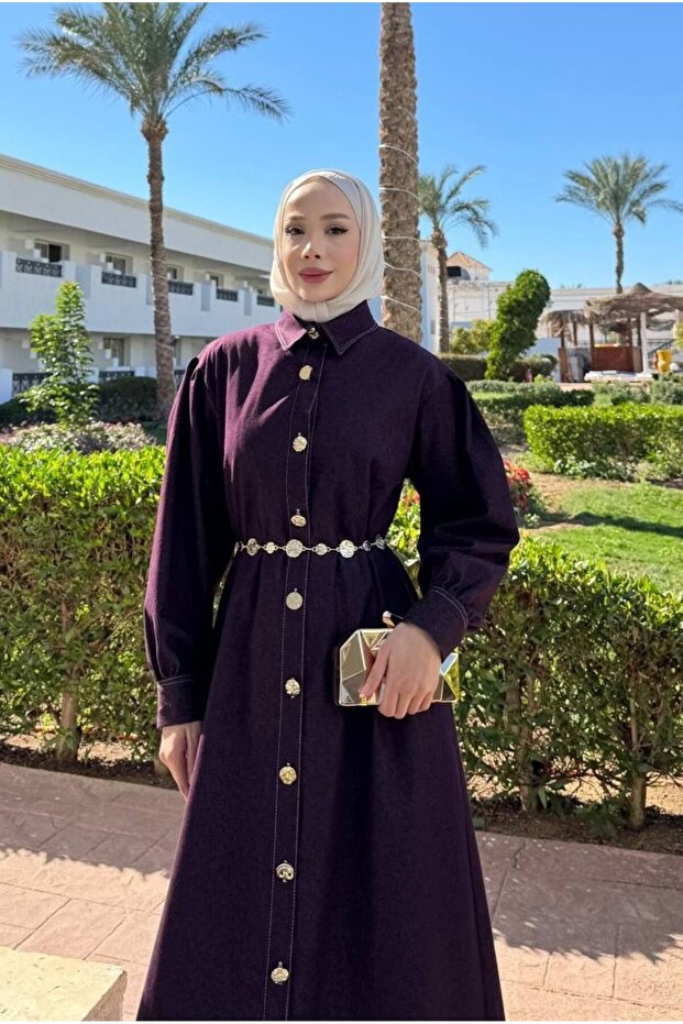 فستان دنيم محتشم بأزرار ذهبية