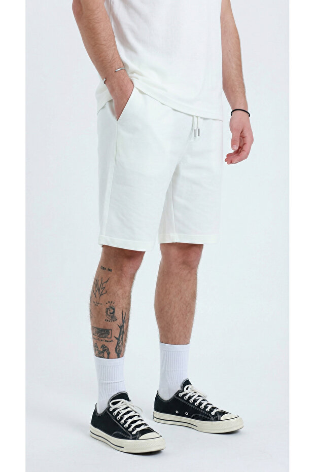Men's Regular Comfortable Cut, Elastic Waist, Side Pocketed Folded Legs, White Bermuda Shorts