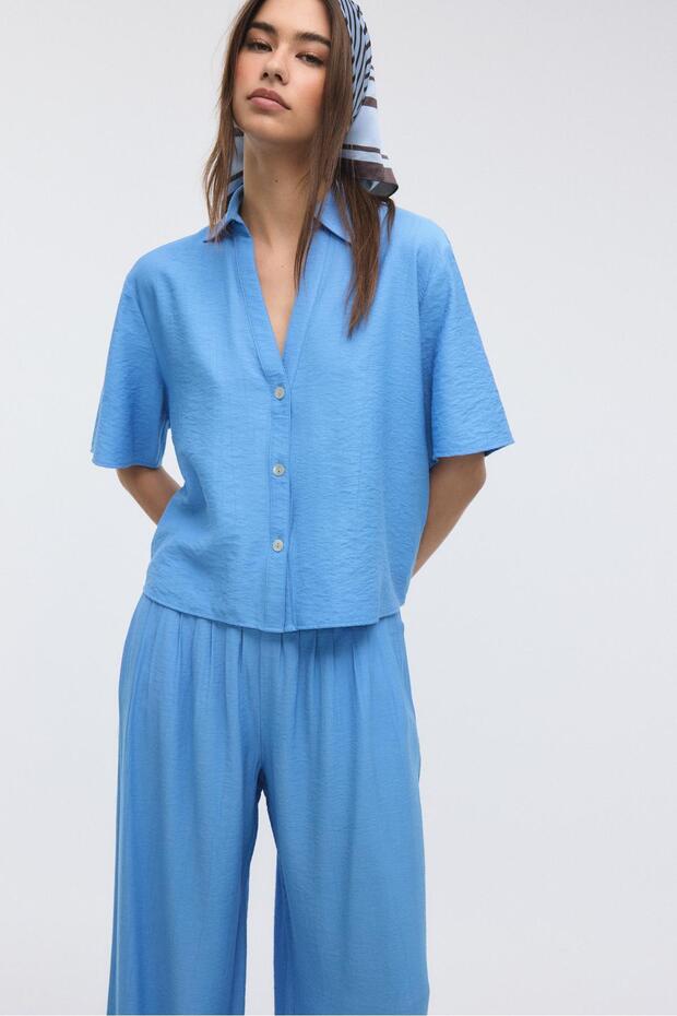 Düğmeli dökümlü gömlek - 1