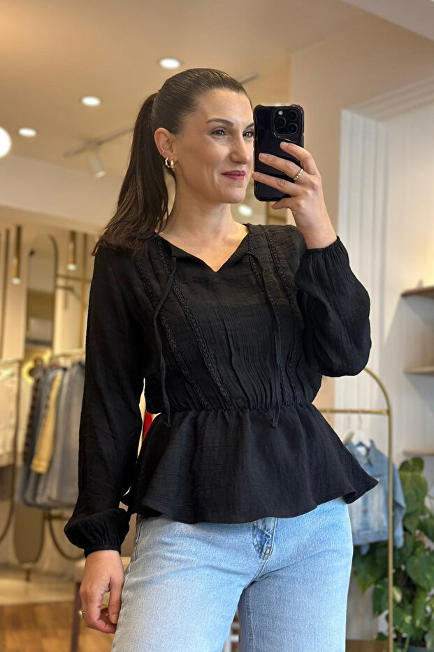 قميص أسود بأكمام طويلة مكشكش كتان