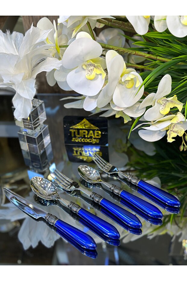 مجموعة أدوات المائدة