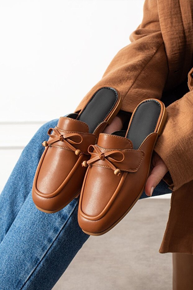 Piera Taba Skin Bow Wooden Bead Detailed Closed Front Slipper
