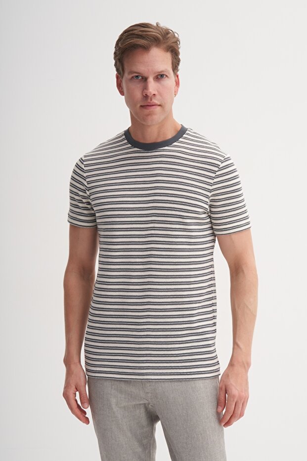 Slim Fit Men's T-Shirt 41830