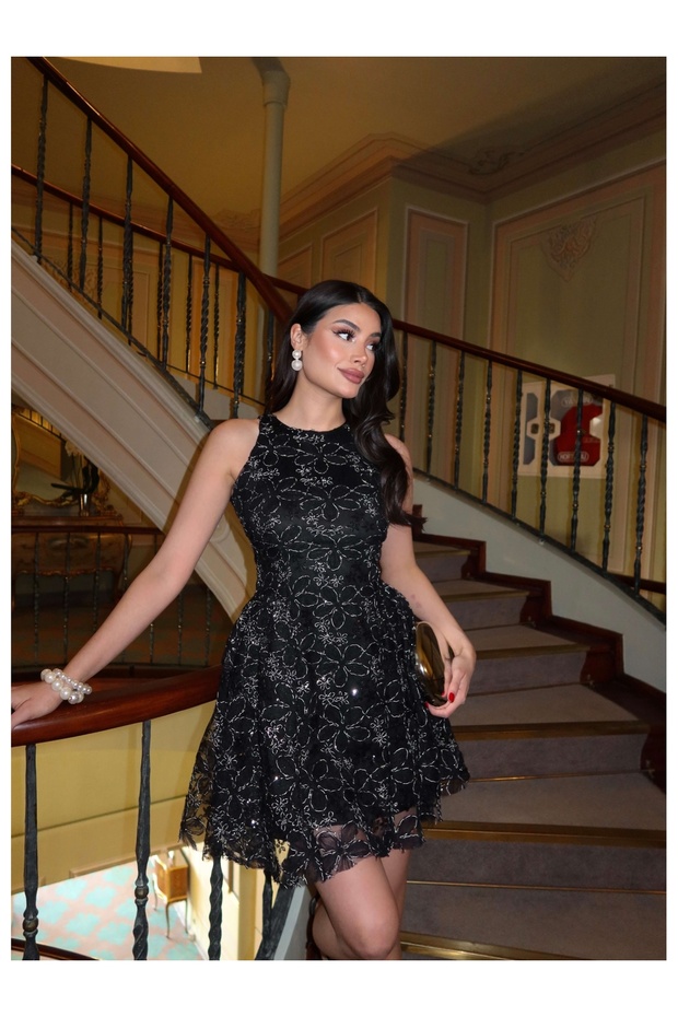 Çiçek İşlemeli Pullu Mini Elbise - 2