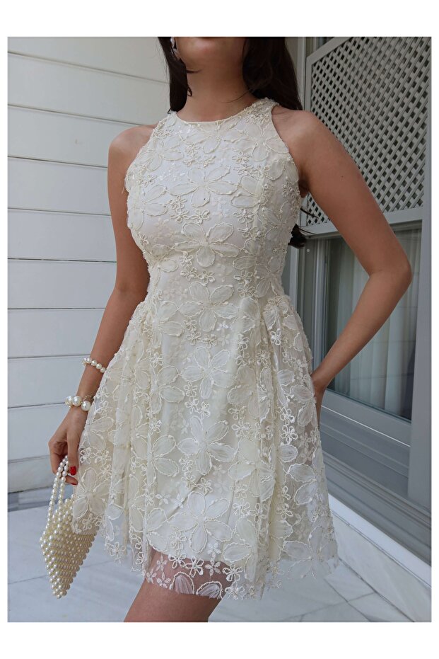 Çiçek İşlemeli Pullu Mini Elbise - 3