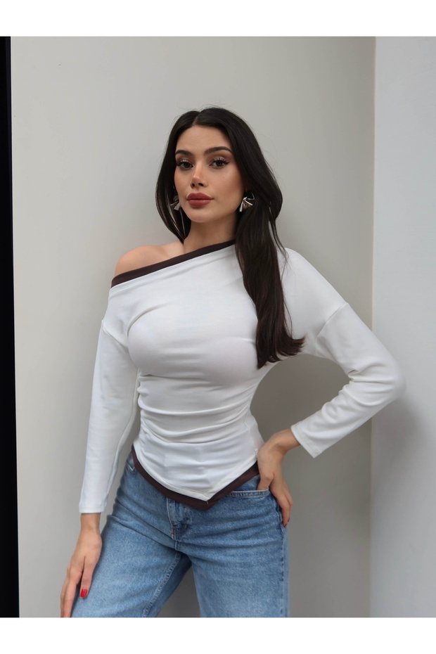 بلوزة ذات طبقتين بدون أكتاف