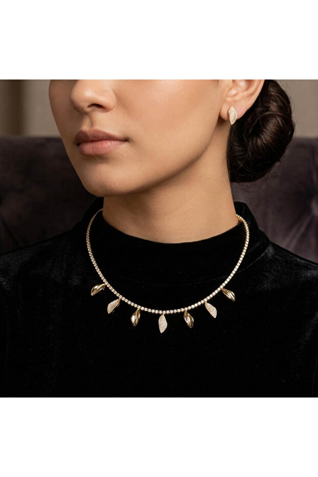 Gold Tone Leaf Necklace & Earrings Set – Sparkling Pavé & Polished Leaves