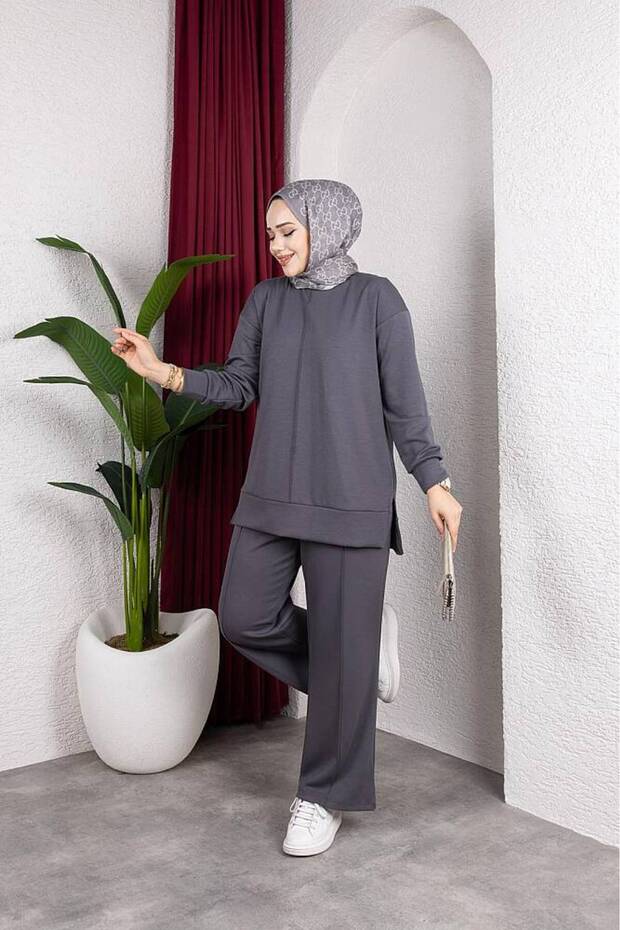 طقم OYSHO المكون من قطعتين مريح وأنيق مع بنطلون من القماش