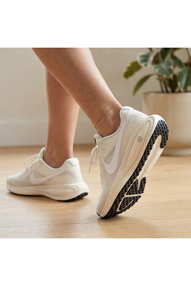 Revolution 8 White Walking Shoes Sportie