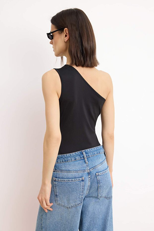 Siyah Asimetrik Asimetrik Yaka Cut Out Detaylı Alttan Çıtçılı Örme Body TWOSS23BD00014 - 5