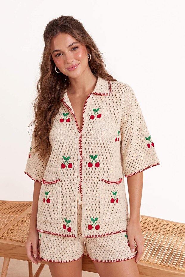 Ekru Triko Oversize Kiraz Motifli 100% Pamuk Plaj Gömlek Şort Takım TBESS26AU00009 - 2