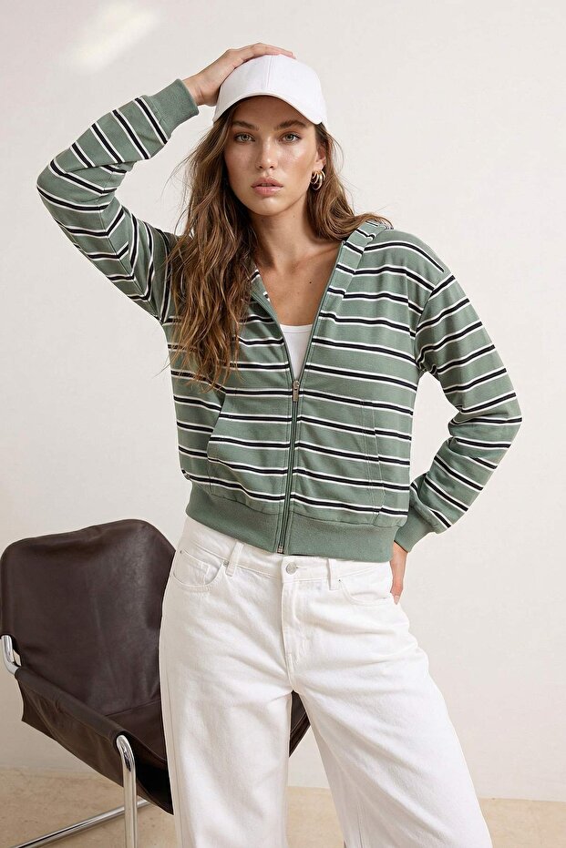 Yeşil Çizgili Regular/Normal Kalıp Kapüşonlu Fermuarlı İnce Örme Sweatshirt TWOSS26SW00003 - 1