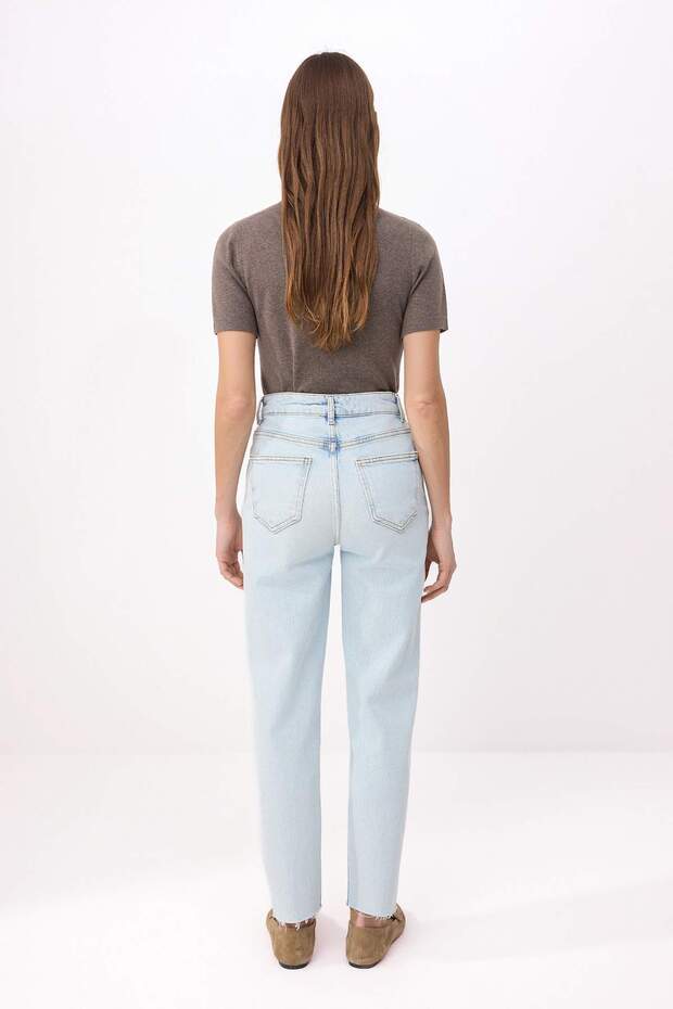 Açık Mavi Yüksek Bel Az Esnek Mom Kesik Paça Jeans TWOSS23JE00094 - 5
