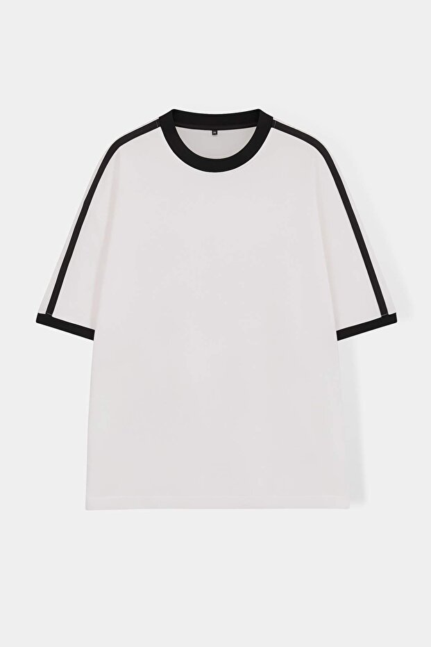 Büyük Beden Ekru-Siyah Oversize/Geniş Kesim Kontrast Detaylı %100 Pamuklu T-shirt TMNSS24BF00033 - 1