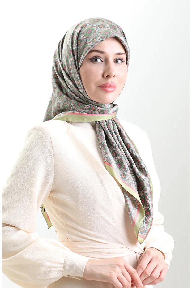 كاراكا وشاح بنمط هندسي من الرايون 82021-08 أخضر وردي