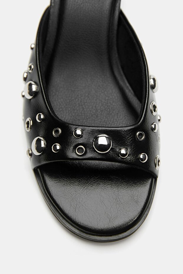 Zımbalı topuklu sandalet - 5